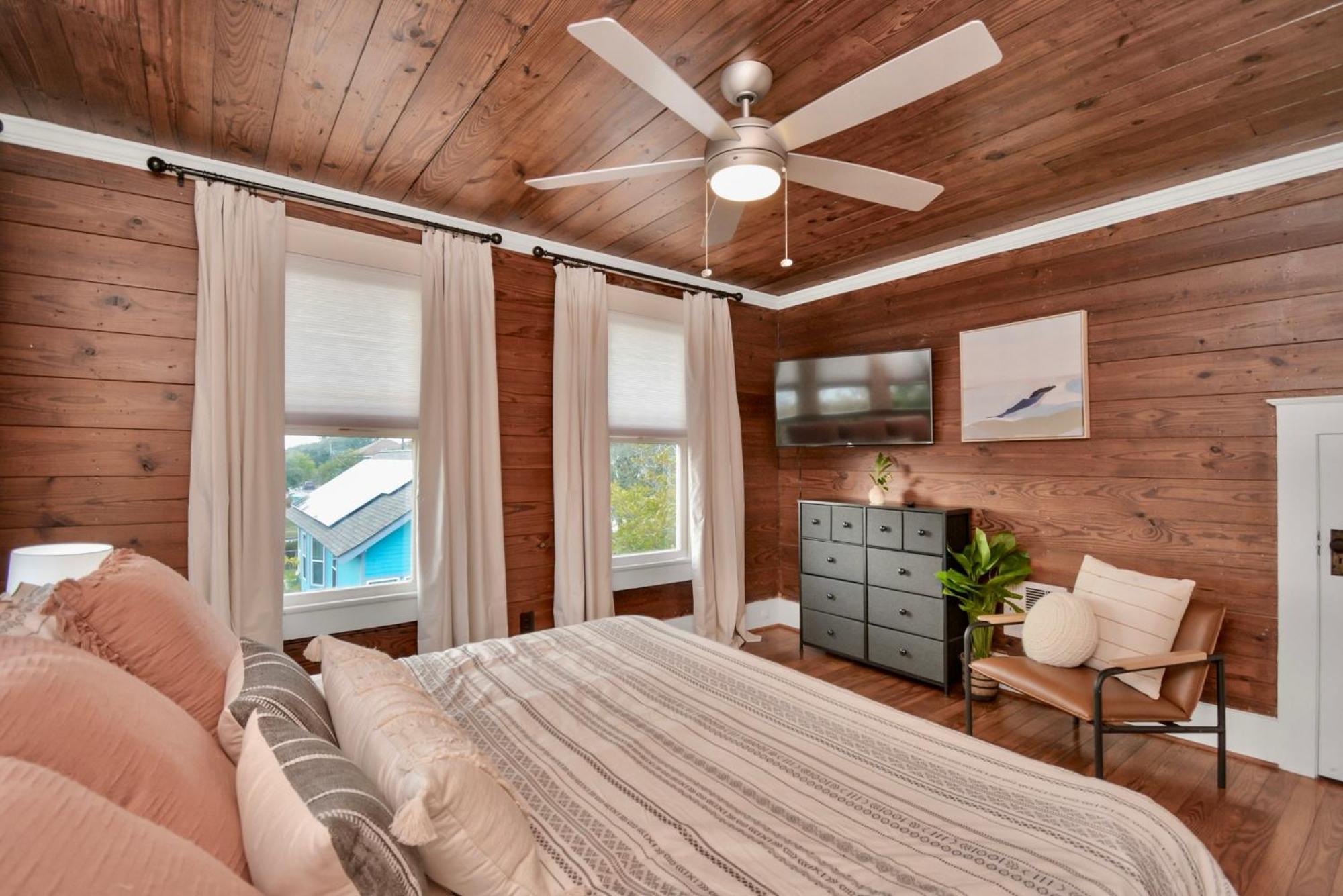 Coastal Craftsman- Walk To Beach & Pleasure Pier- As Seen On 'Restoring Galveston' エクステリア 写真
