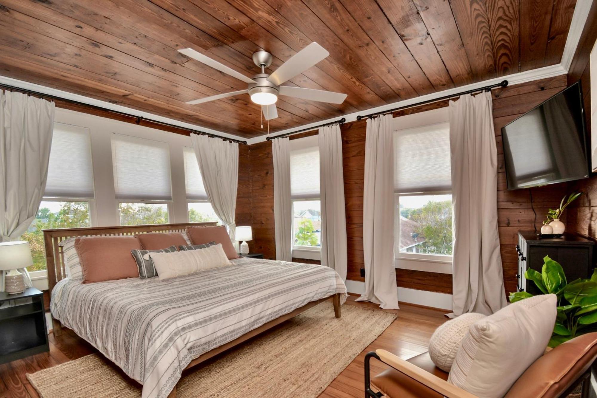 Coastal Craftsman- Walk To Beach & Pleasure Pier- As Seen On 'Restoring Galveston' エクステリア 写真
